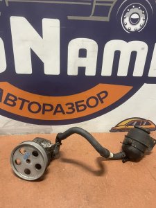 насос гидроусилителя 8K0145153F AUDI A4